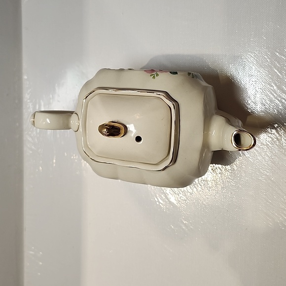 Vintage Sadler porcelain pink and yellow with gold trim tea pot - Picture 5 of 9